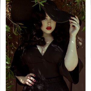 La Femme en Noir Bauhaus Top in Black